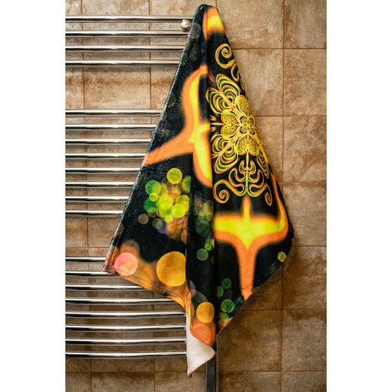 Lángoló Mandala Törölköző természetes fényben.