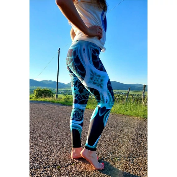 Éteri Áramlás Leggings természetes fényben, oldalnézet