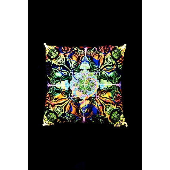 Téridő Hullámok Díszpárna természetes fényben, egyedi mandala designnal.