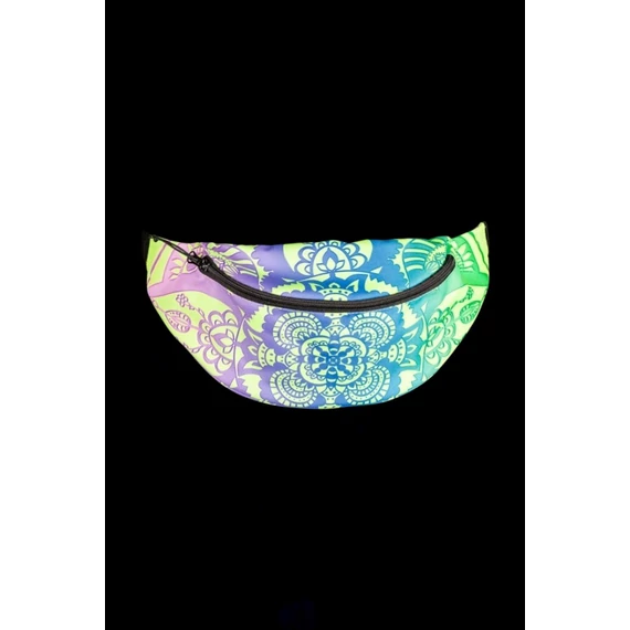 Mandala Álom Övtáska természetes fényben.